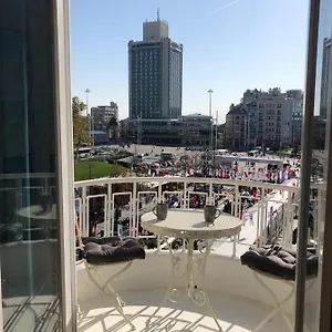 Great View Of Taksim Square, Luxury Furnished On Main Street Of Taksim, Partial Sea View شقة